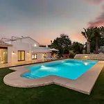 Joan - Plusholidays