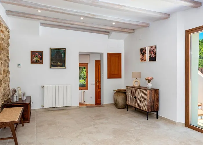 Joan - Plusholidays Villa