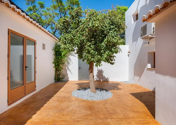 Joan - Plusholidays Villa *